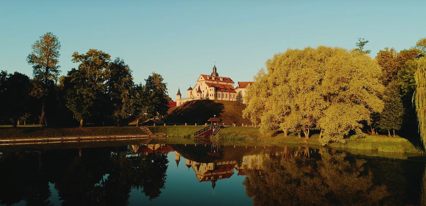 Nesvizh palace tour pond